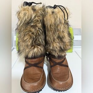 Sorel Ahnah Thinsulate Insulation Leather Winter Boots Featuring Faux Fur